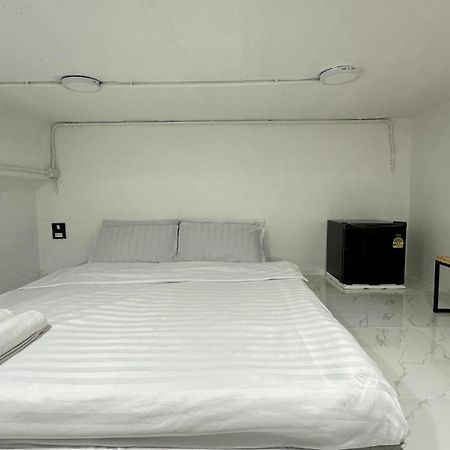 Appartamento Megun Capsule 150 Cm Bangkok Esterno foto