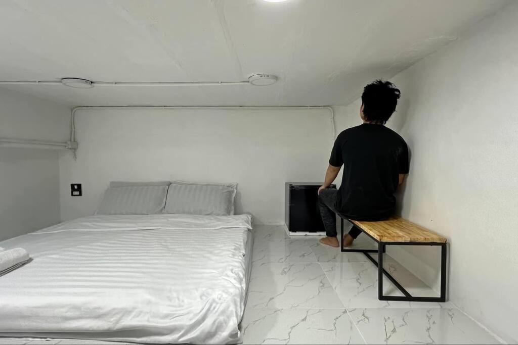 Appartamento Megun Capsule 150 Cm Bangkok Esterno foto