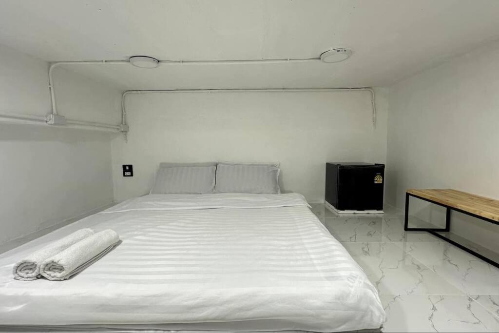 Appartamento Megun Capsule 150 Cm Bangkok Esterno foto